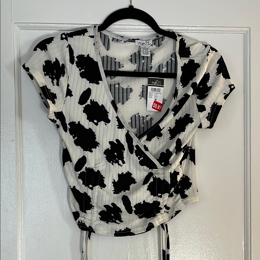 Rue21 Black and White Women's Wrap Top